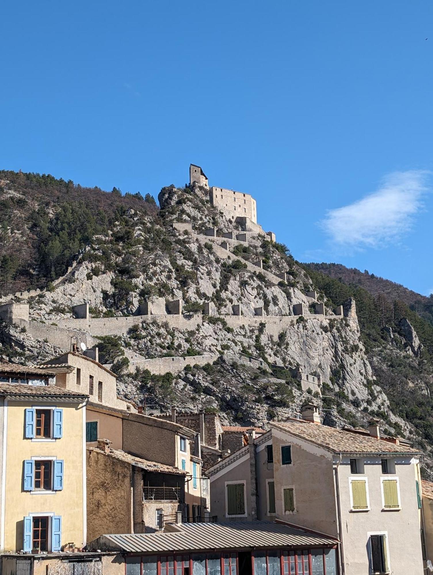 Duplex "La Belle Vue " Lägenhet Entrevaux Exteriör bild